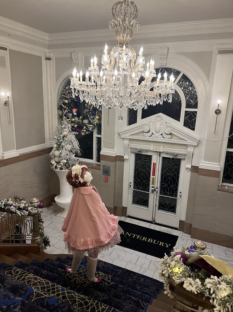 I loved this little side lobby! It was so beautifull

#LTKStyleTip #LTKSeasonal #LTKHoliday