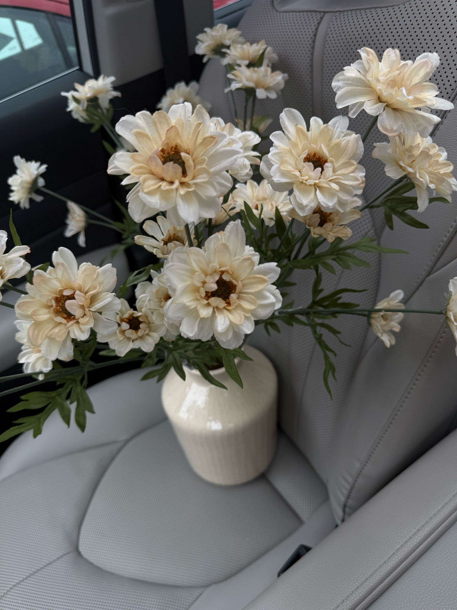 5 stems!!!
Smaller vases size with cream flowers!!! 
Vase flowers spring collection home decor 

#LTKSeasonal #LTKFindsUnder50 #LTKHome