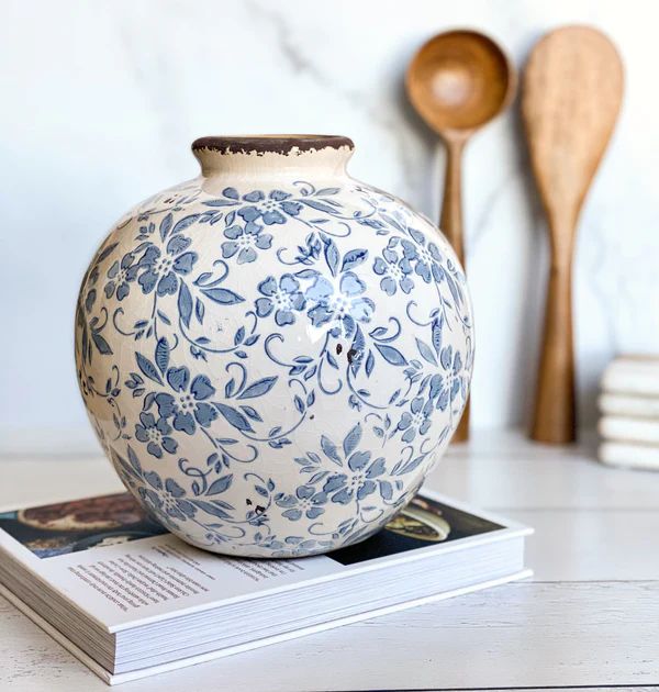 Laurelynn Vase | Pepper + Vetiver