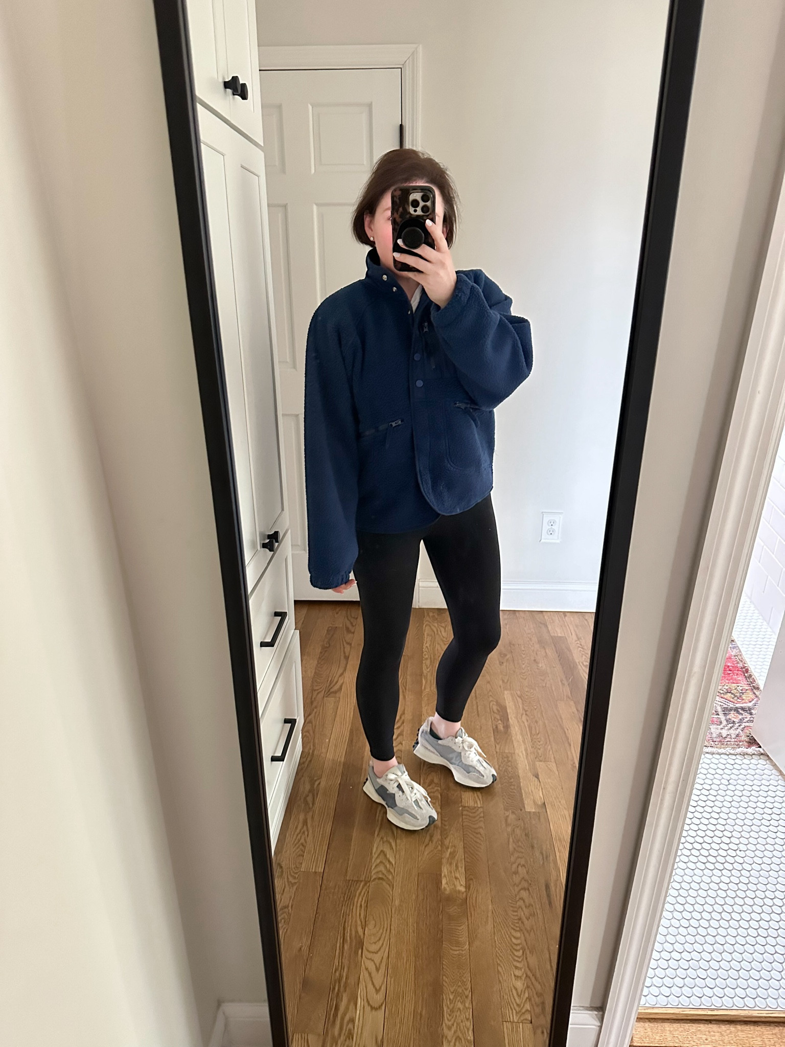 this FP-inspired fleece jacket is $100 less than the OG, comes in 33 colors (pro-tip: see if they have your kids' team/school colors!) & it's cute, cozy & leggings-friendly 🙌🏼 I'm in a medium in the dark blue.