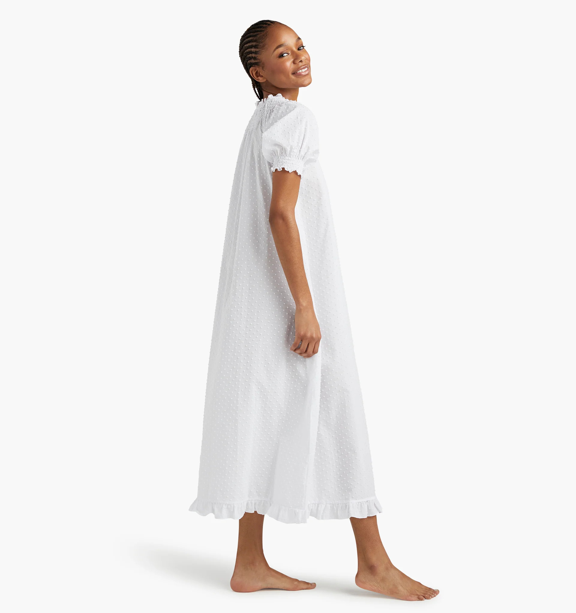 Na’Jeen is 5'9" and wears a size XS in the Sheer White Swiss Dot | Hill House Home US