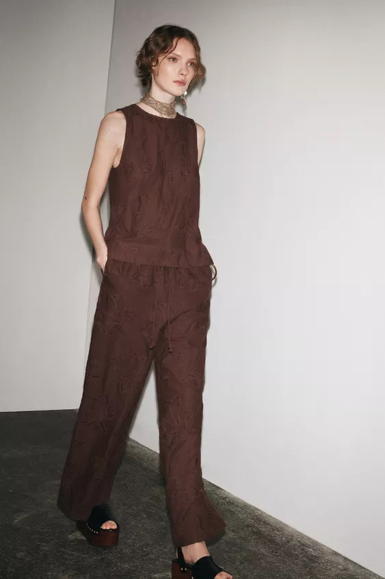 An enhanced experience.Check it out in the app. | Zara US