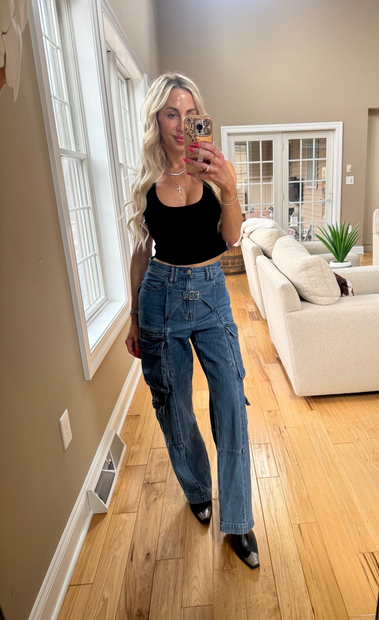 A simple tank, cargo denim & western boots 🖤👖🤠

#LTKdayinmylife #LTKPetite #LTKOver40