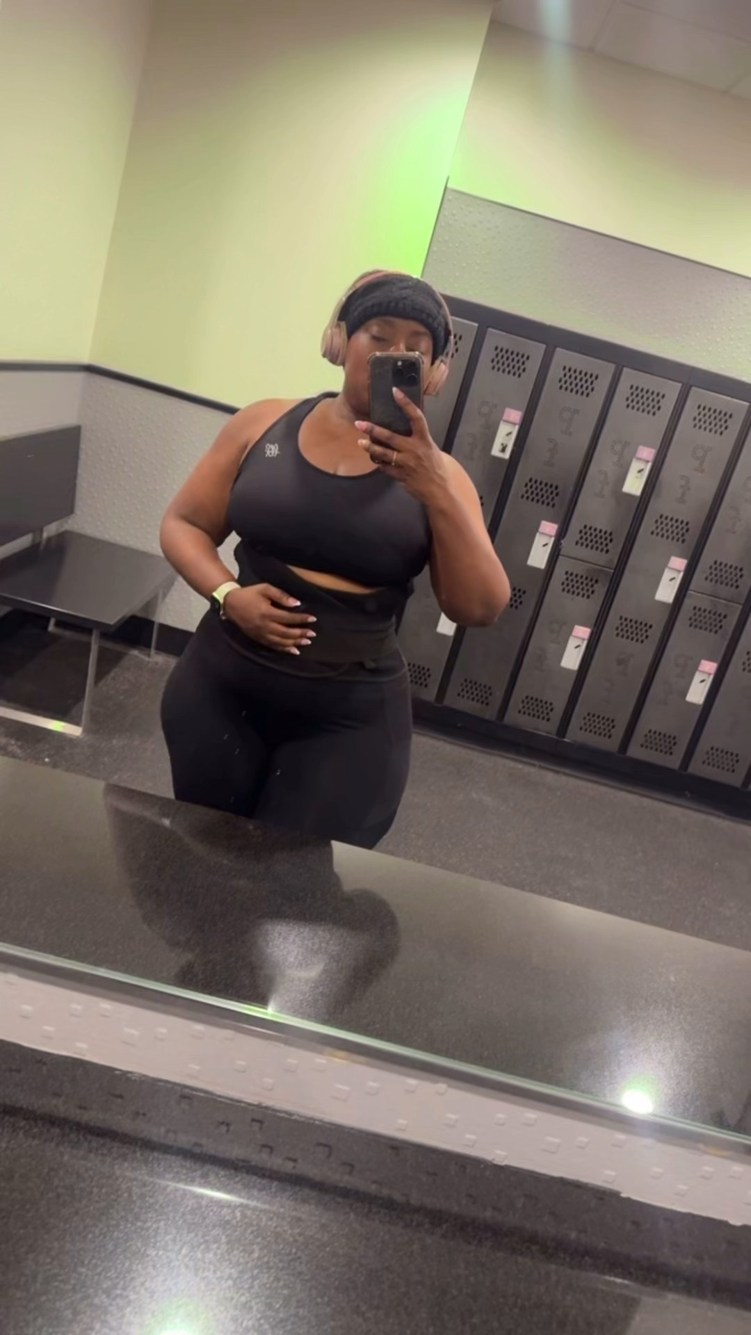 The real reason is because I look good in my FBFBODY. They have the best quality sports bras that really holds me in place during my workouts and their tried and true leggings never roll and aren’t thin and see through. 

Wearing: 2X 