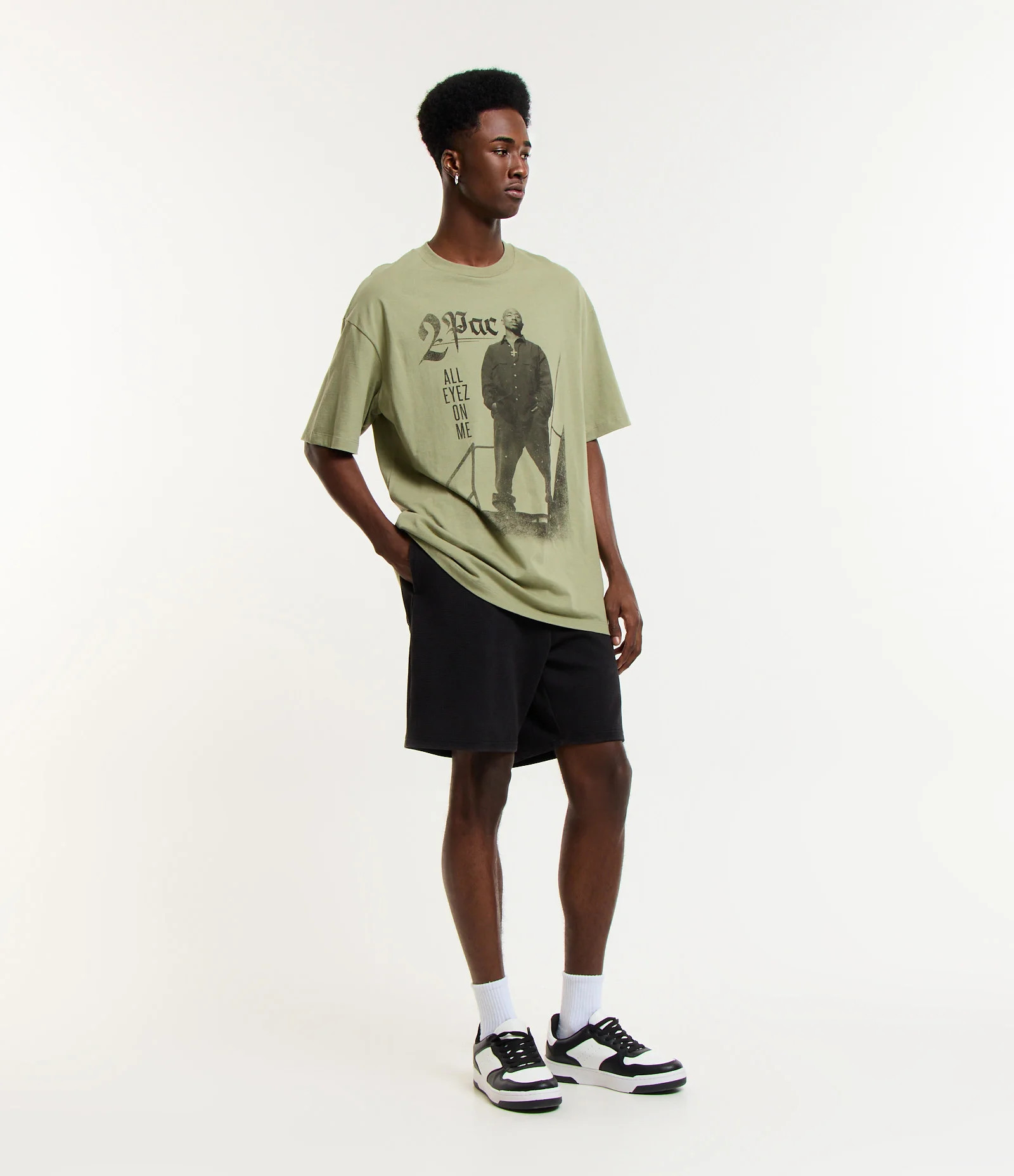 Bermuda em Moletom com Textura Waffle e Lavagem Estonada Preto - Lojas Renner | Renner (BR)