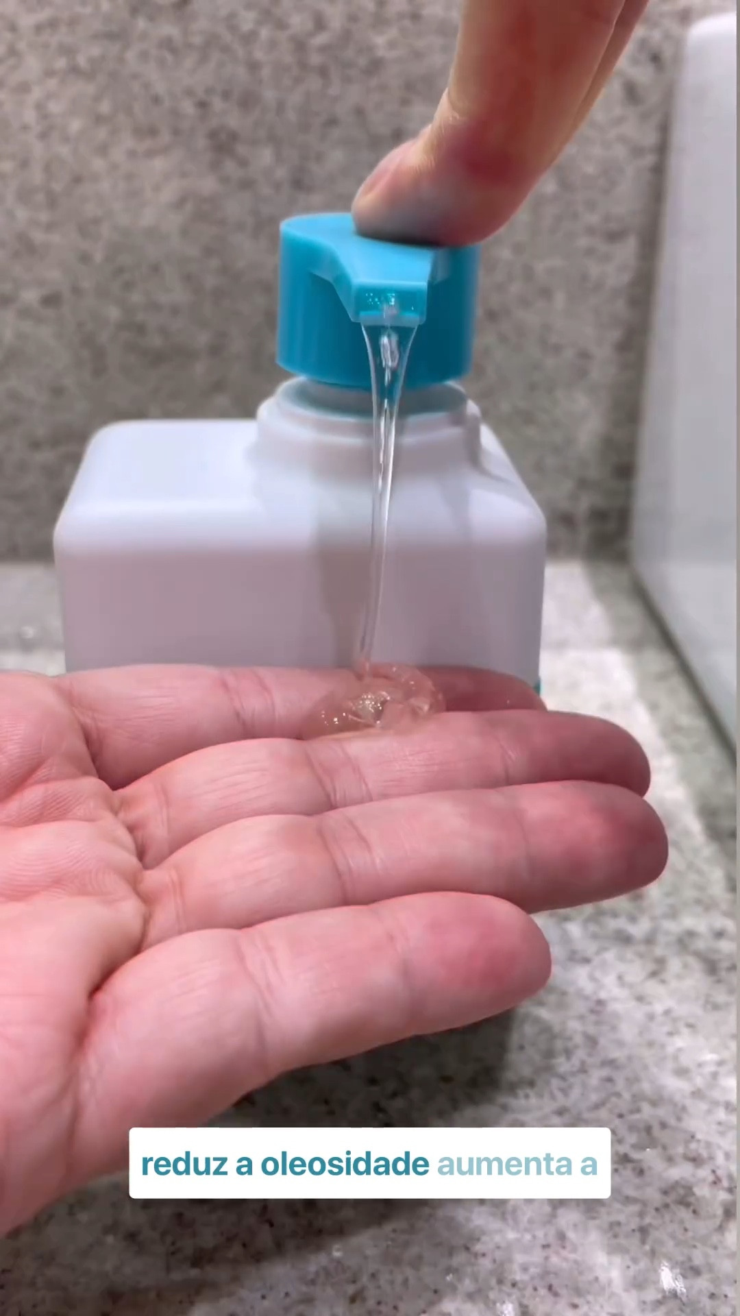 O Gel de Limpeza Facial da Creamy foi desenvolvido para peles normais e oleosas, inclusive as mais sensíveis. Sua fórmula sem sulfatos promove uma eficiente limpeza através de surfactantes suaves e ingredientes hidratantes. O resultado é uma pele limpa, não oleosa e suavemente hidratada. Possui ingredientes que minimizam o desconforto causado pelo ressecamento e pelo excesso de oleosidade da pele. Sua textura rica e encorpada promove uma higienização suave, evitando o atrito das mãos com a pele, deixando uma sensação de limpeza e hidratação após o enxágue

#LTKVideo #LTKbeauty #LTKbrasil