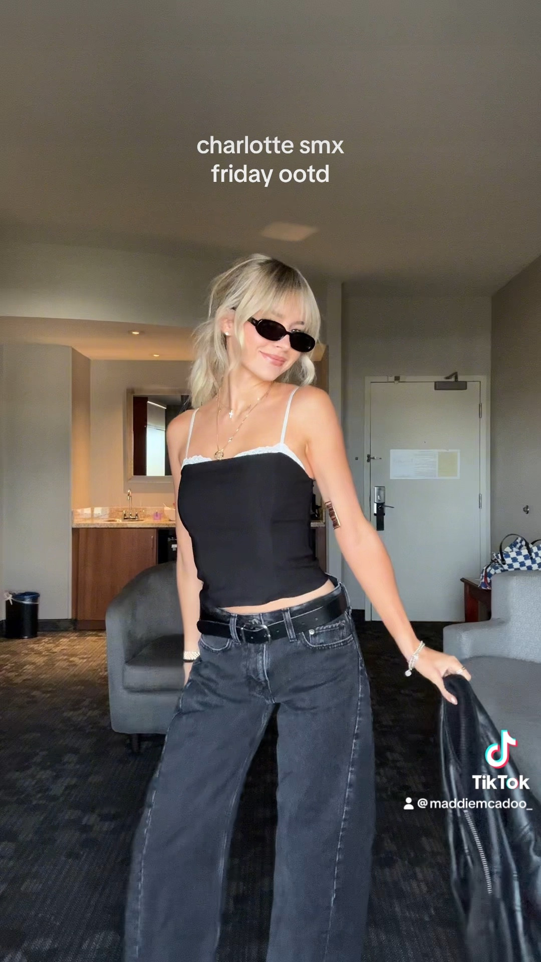 Charlotte SMX Friday outfit!
Wearing XS in top
24 in jeans