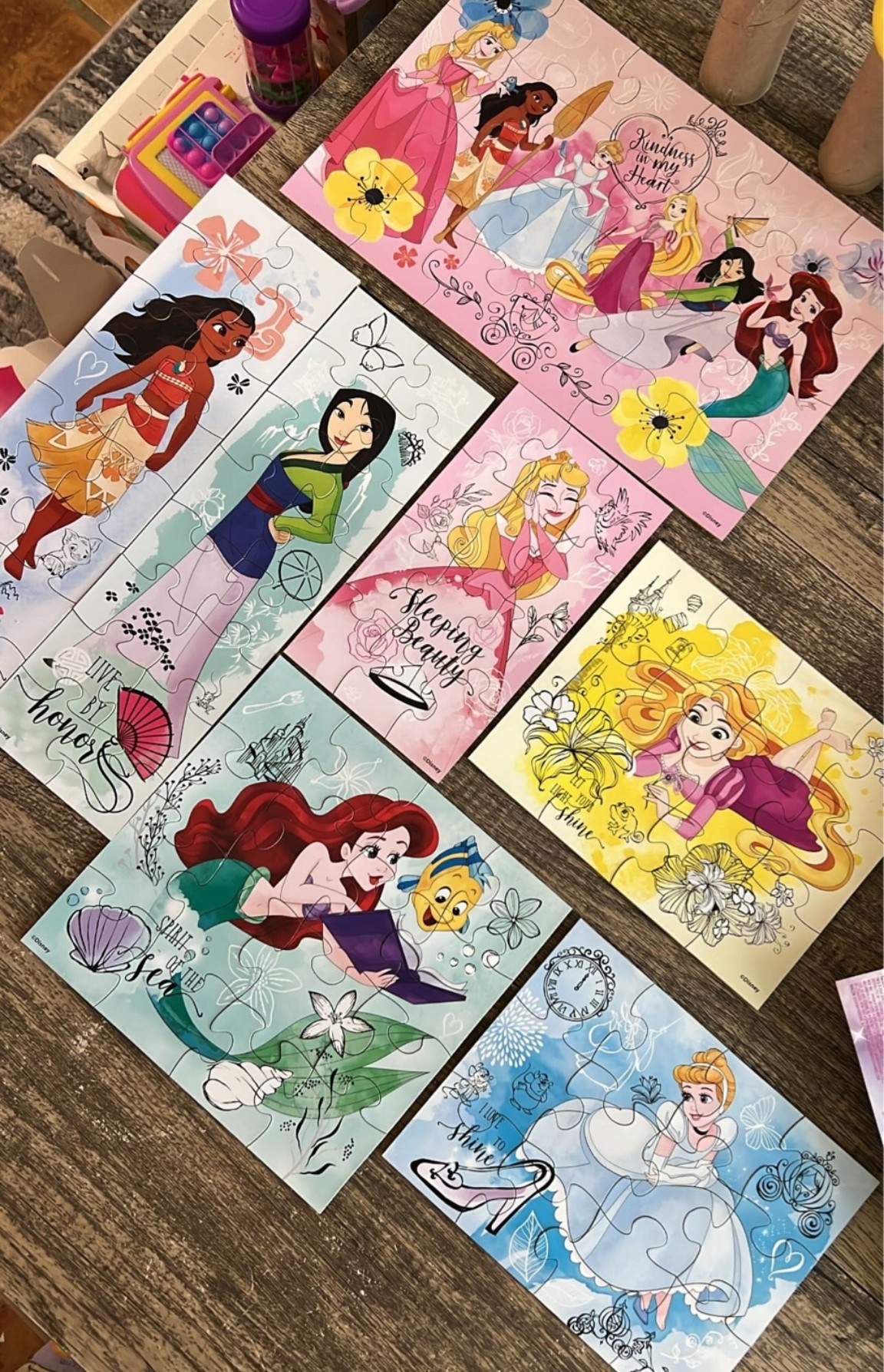 Princess puzzle set! Comes with 7 mini puzzles!