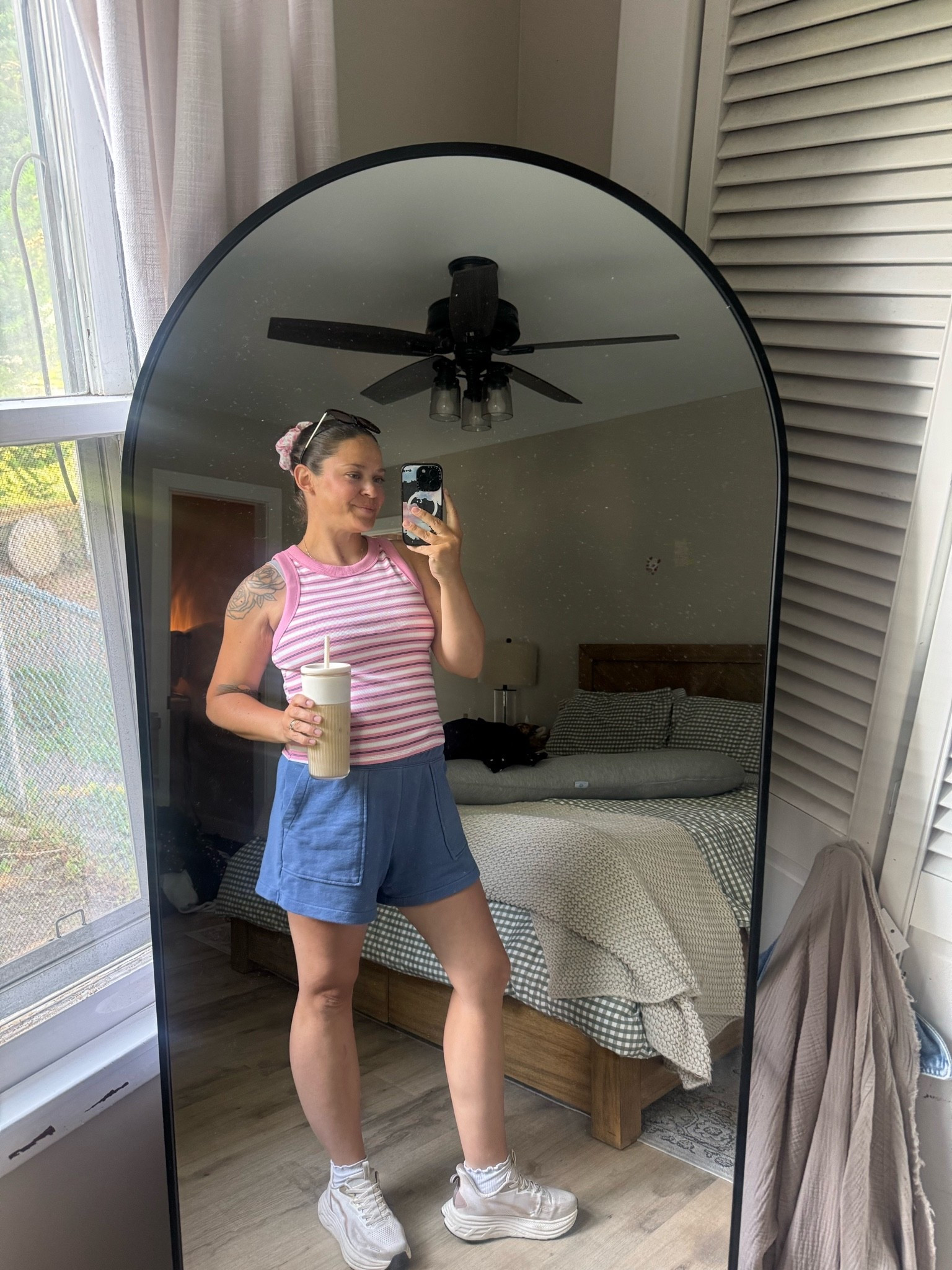bump friendly aerie shorts & old navy tank 🍓🫐