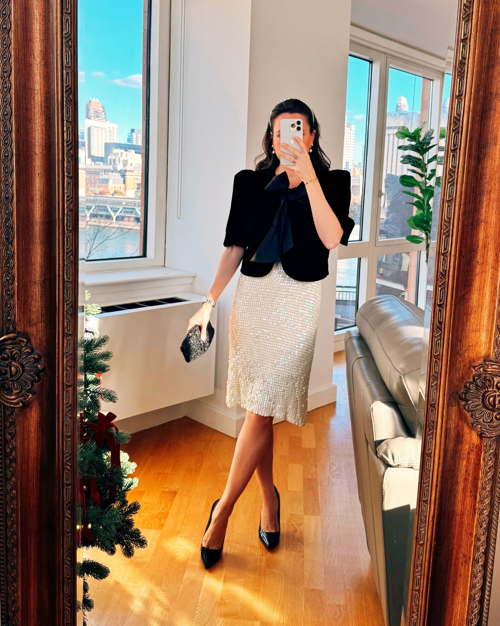 Holiday party outfit idea 💫
Velvet bow top in S

#LTKHoliday