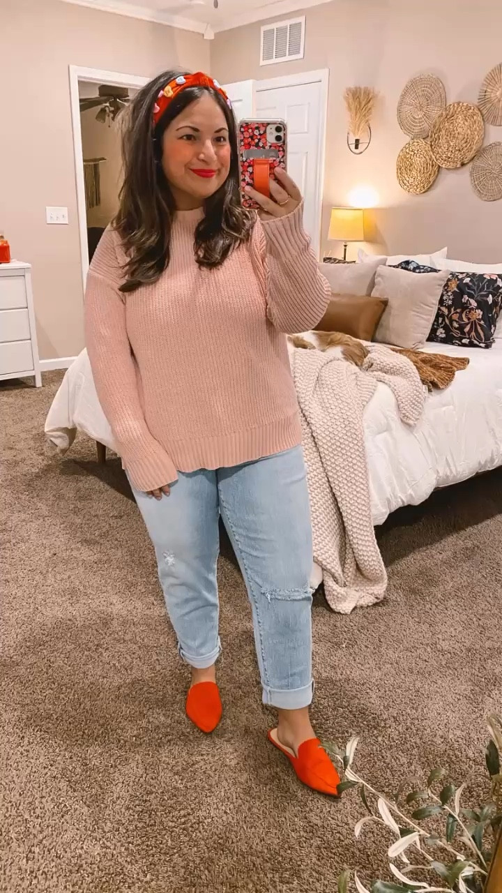 Celebrating Valentine’s Day in style with comfy + cute outfits that don't break the bank! 💕

mules: fit true to size // wearing a 5
jeans: fit true to size // wearing a 14
sweater: fits true to size // wearing a large 

 

#LTKWatchNow #LTKSeasonal #LTKStyleTip