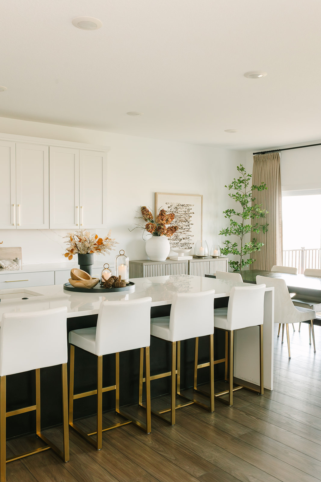 Fall decor and styling in my home all ready for Thanksgiving hosting—warm, cozy, and inviting 🍂🕯️ Comment FALL or shop below in the comments 🔗👇🏻 

 

#LTKHoliday #LTKSeasonal #LTKHome