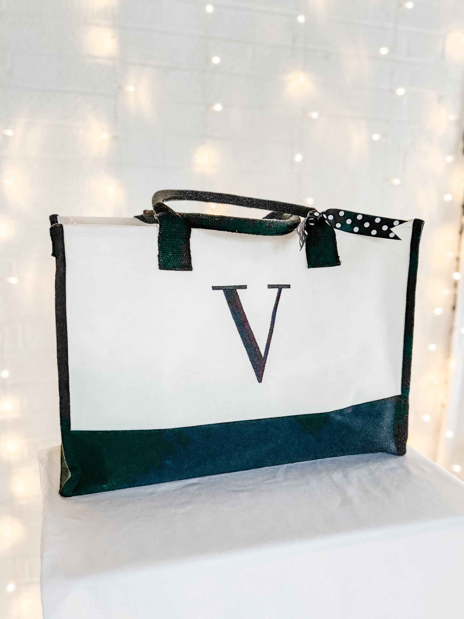 This market bag with the recipient’s initial makes a lovely holiday gift that is both fashionable and eco-friendly at the same time. I love this to take shopping with me so that I can skip the plastic bags.￼

#LTKHoliday #LTKGiftGuide #LTKHome