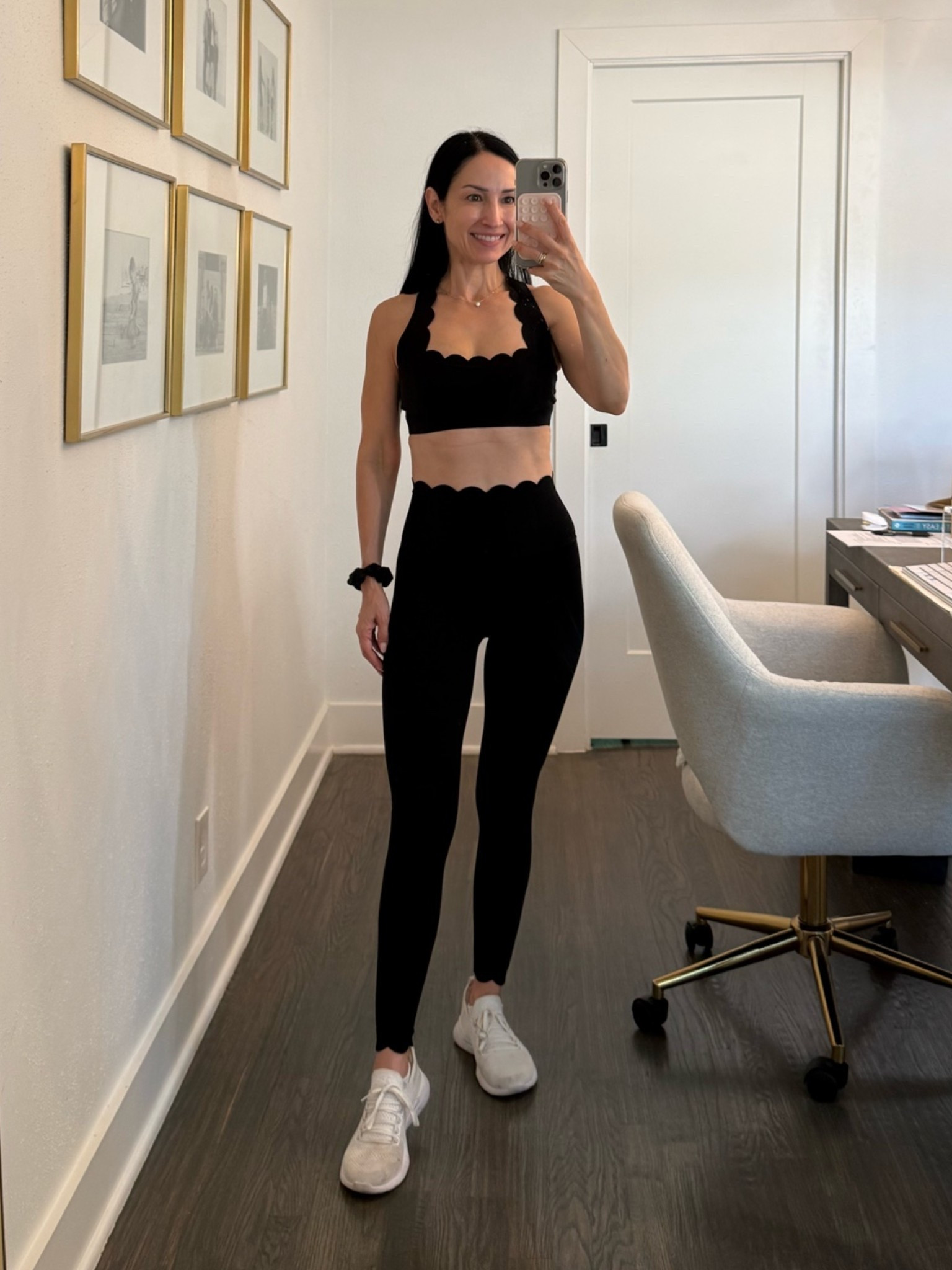 Wiskii active fits so well, love this set🖤 wearing xs in both pieces