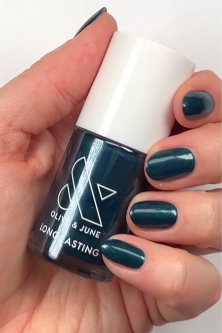 Dancing green from Olive & June’s New Years Eve collection!!! #nails

#LTKbeauty #LTKSeasonal #LTKHoliday