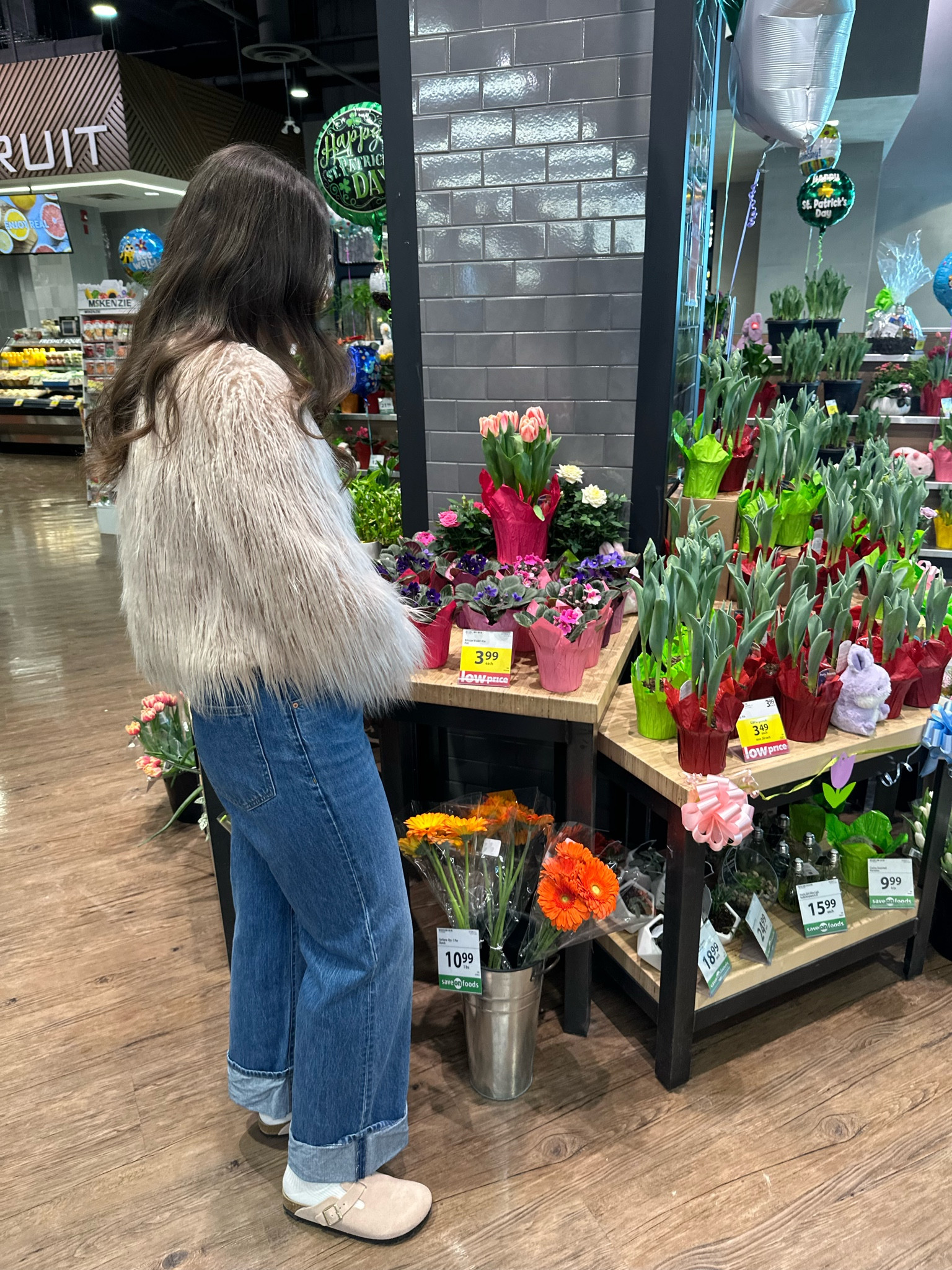 Finally got a pair of Birkenstock clogs in a gorgeous shade of pink for spring and summer! 🌸🌸

I was uncertain about clogs at first because I thought they would make my feet look big and clunky. But Birkenstock has crafted a chic clog that is also so comfortable! I’m very happy that I added them into my spring/summer shoe line up! 



#LTKSeasonal #LTKstyletip