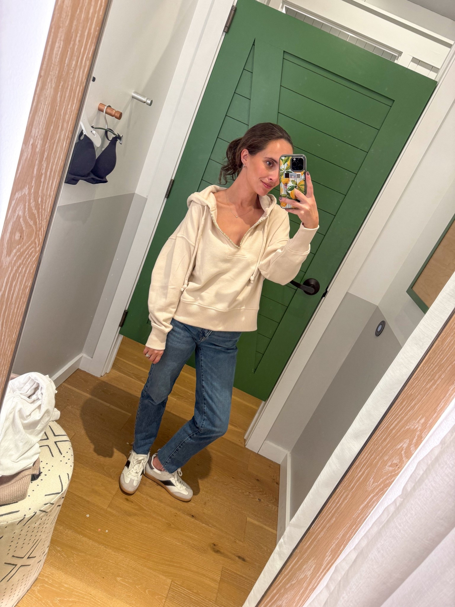 Aerie is killing it with this beaded hoodie! I’m obsessed!! 
And of course had to get my all time fave leggings in brown ! 

Travel outfit // fall fashion // work from home look // relaxed style // aerie // American eagle 


#LTKTravel #LTKStyleTip #LTKSeasonal