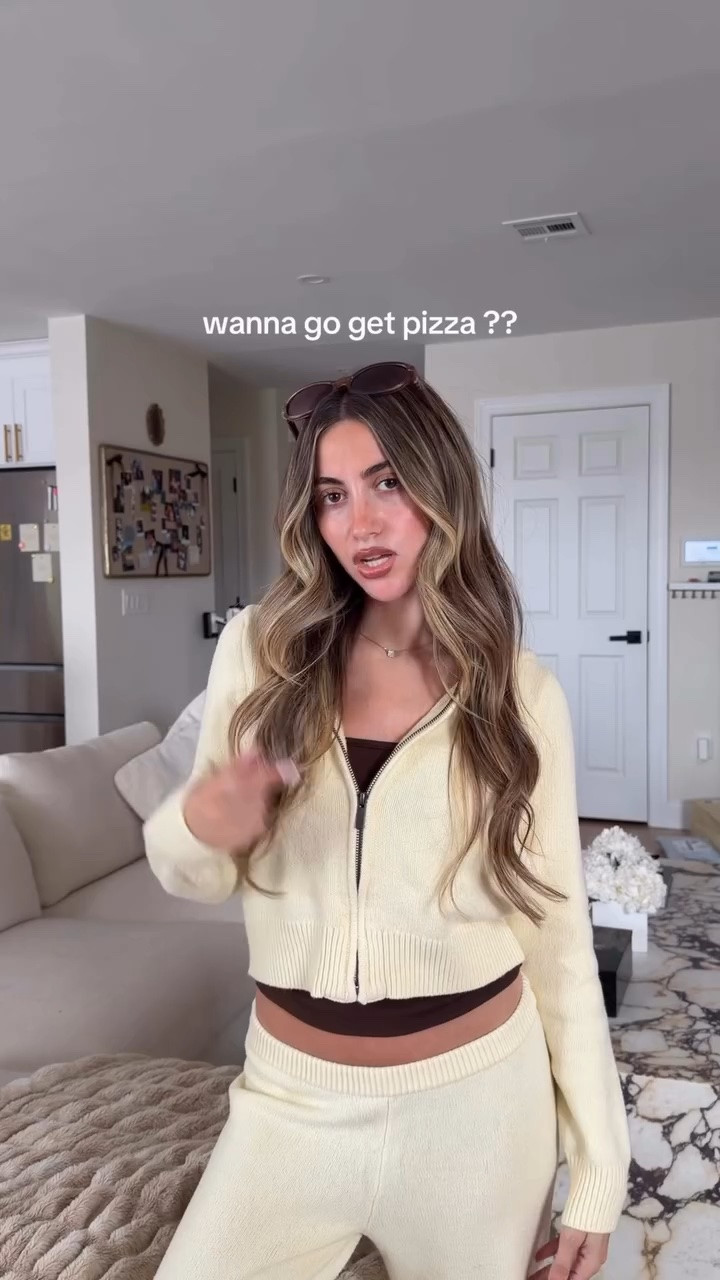 Linking my travel outfit! WE’RE IN ITALY!!🇮🇹🍕🤍 

-

#italy #pizza #travel #fiance

#LTKdayinmylife #LTKTravel #LTKselfcare