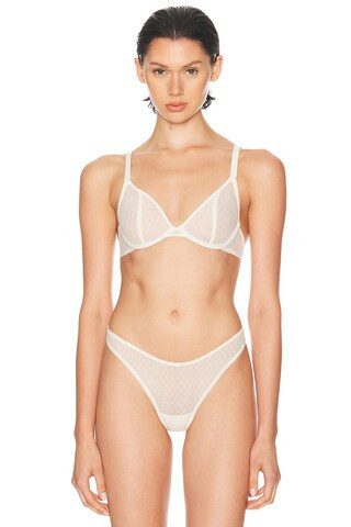 CUUP Trellis Lace Plunge Bra in Salt - White. Size 36D (also in 32B, 34D, 36B, 36C, 38B, 38C, 38D). | FWRD 