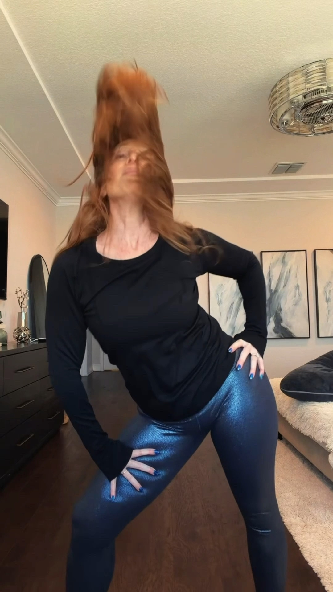 Unfortunately these leggings are last season, so there’s only a couple sizes left 😔 I’m wearing an 8 in both the top and the leggings.

#LTKMidsize #LTKFindsUnder100 #LTKActive