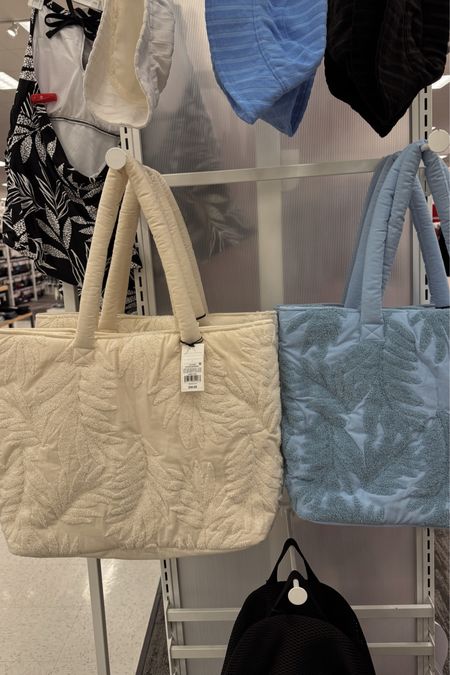 I’m so obsessed with these Terry Cloth Puffer Bags for this summer! Perfect for a pool day or beach vacation 


Beach Bag | Vacation | Pool Day | Summer 

#LTKswim #LTKSeasonal #LTKfindsunder50