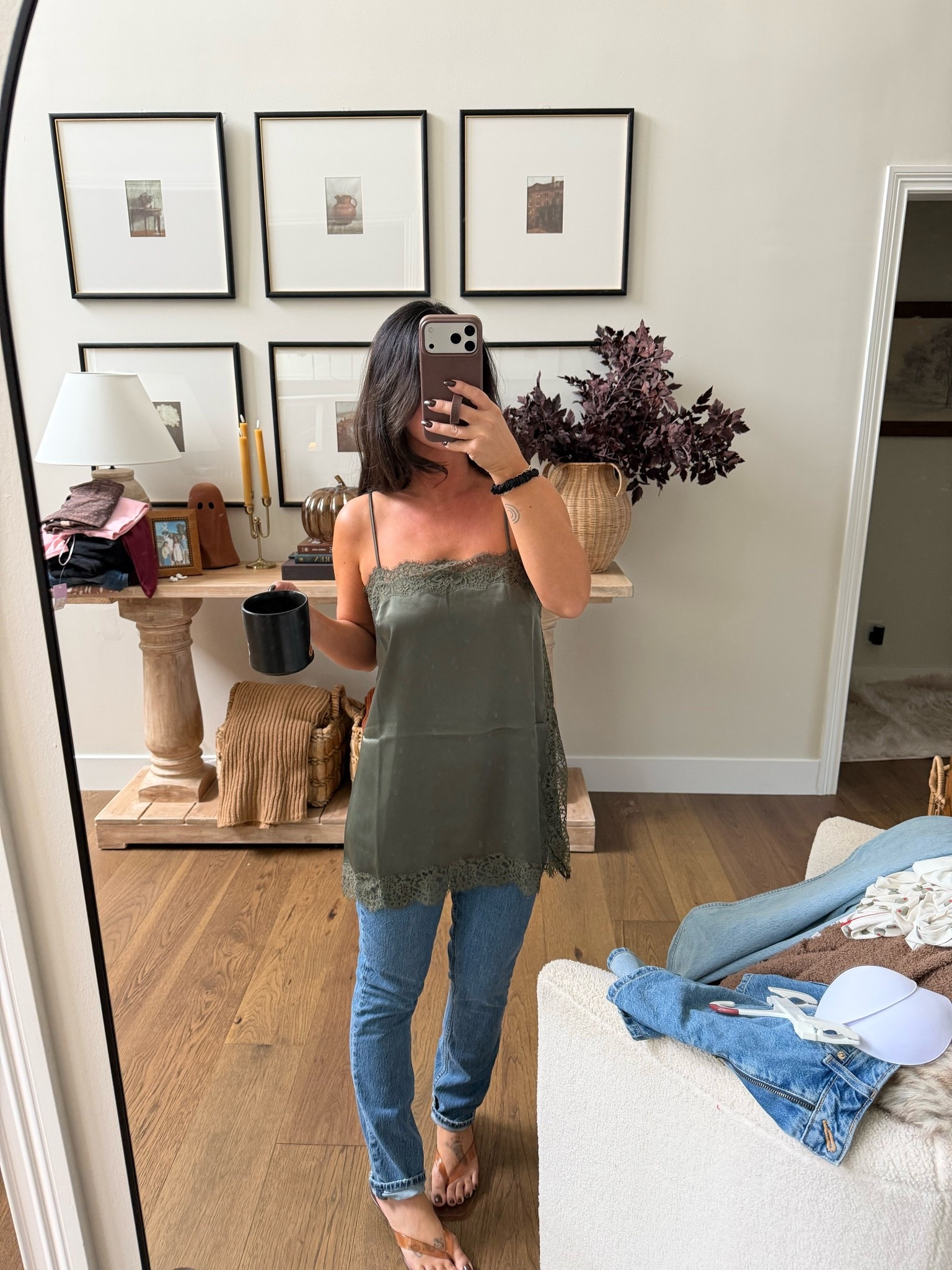 Satin and lace trim tank 🫰🏼