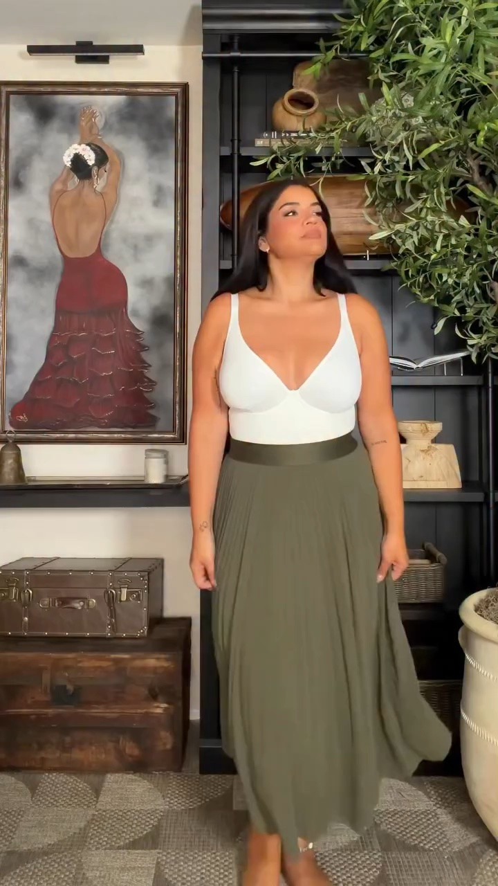 Flowy, airy and transitions easily to fall weather

I’m wearing an XL in the skirt and large up top.

Transitional workwear, affordable workwear, easy outfit formulas

#LTKOver40 #LTKWorkwear #LTKMidsize