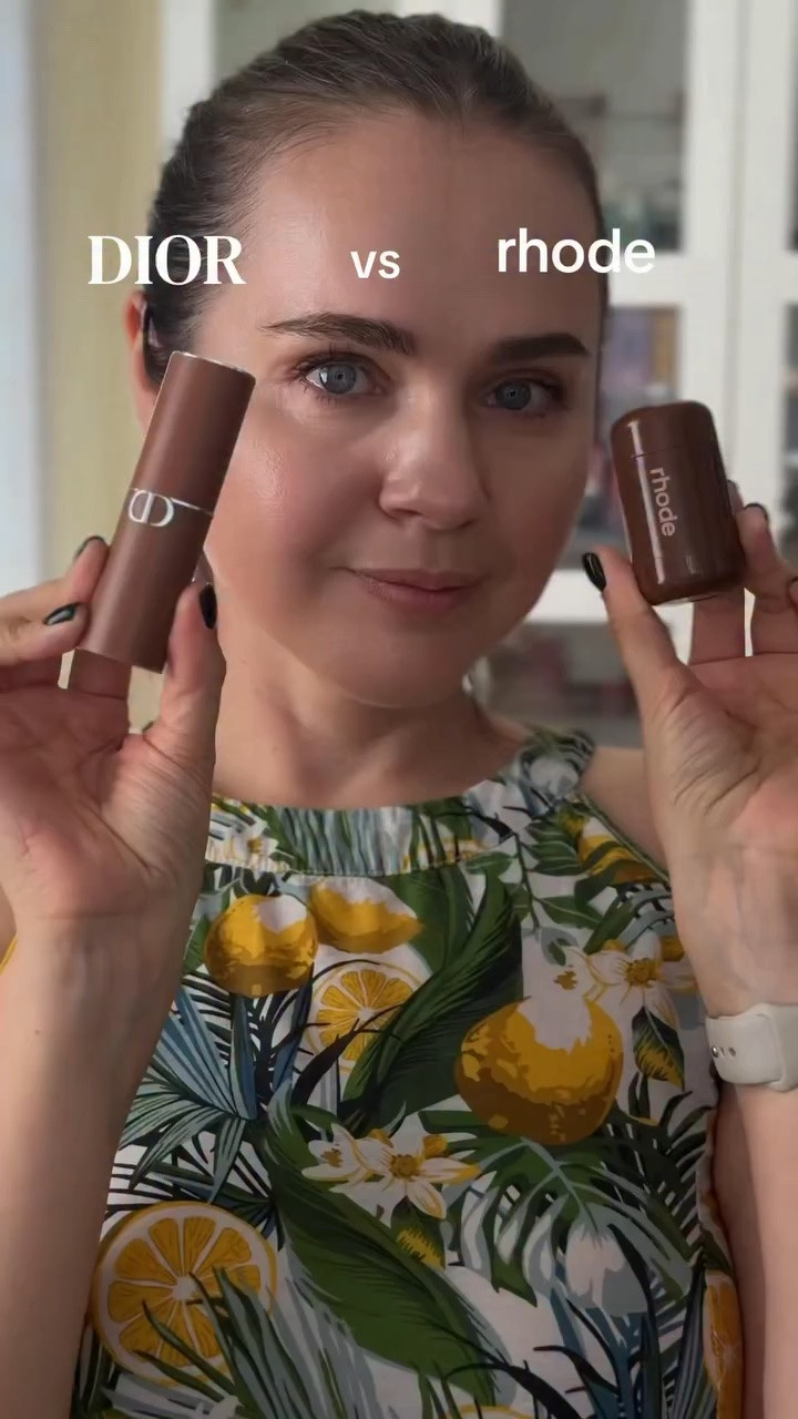 Which side wins — RHODE @rhode or DIOR @diorbeauty ?! 👇🏼

setting spray: @dalba_global 
brush: @patricktabeauty 

#makeup #beauty #rhode #diormakeup #makeuptips bronzer makeupcomparison
