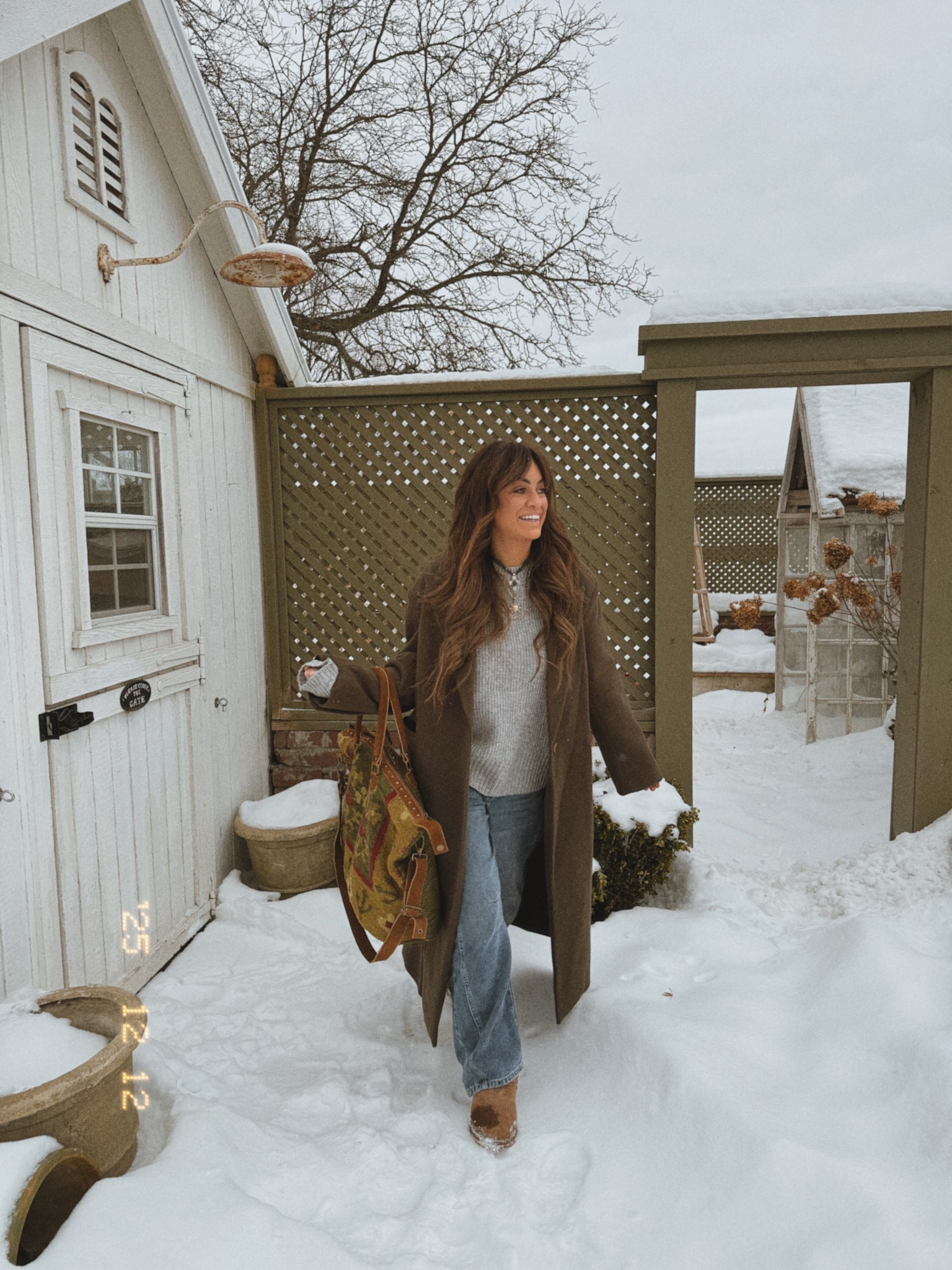 Cozy mom fit of the day: I got a size medium in the jacket & I sized up two in the sweater for an oversized fit. 