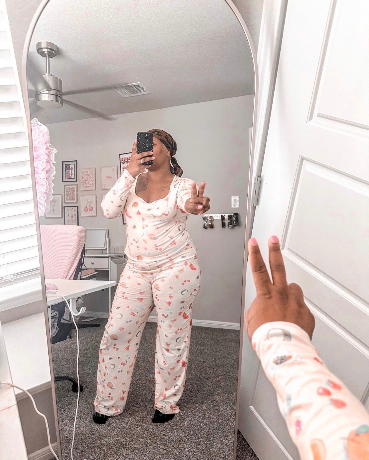 Sunday mornings call for the coziest sets ☕️✨ Absolutely obsessed with the fit and print on this lounge set—it’s incredibly soft and perfect for working from home or a movie marathon night. Shop my exact look and similar cozy favorites by clicking the link in my bio! #LTKhome #LTKunder50 #cozyvibes #loungewear

#LTKPlusSize #LTKdayinmylife #LTKmomlife