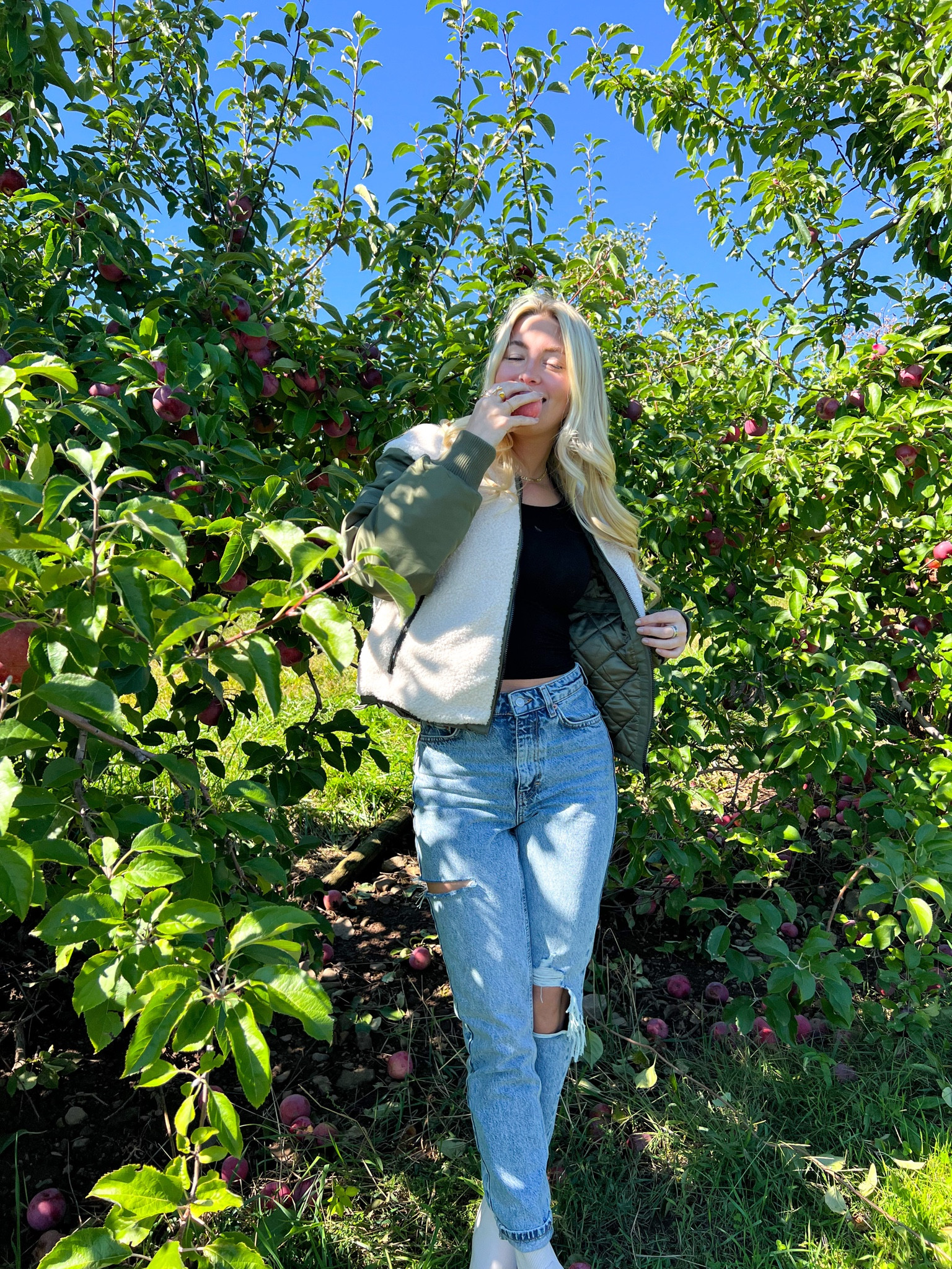 apple picking🍎 
#astrpartner #astrbabes 
•
linking this outfit in stories & my liketoknow.it !! 
•
•
•


#LTKU #LTKSeasonal #LTKHoliday