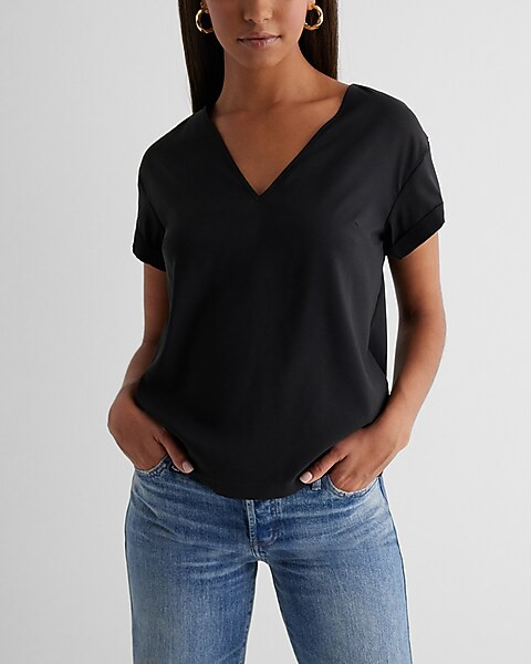 Satin V-Neck Short Cuff Sleeve Gramercy Tee | Express