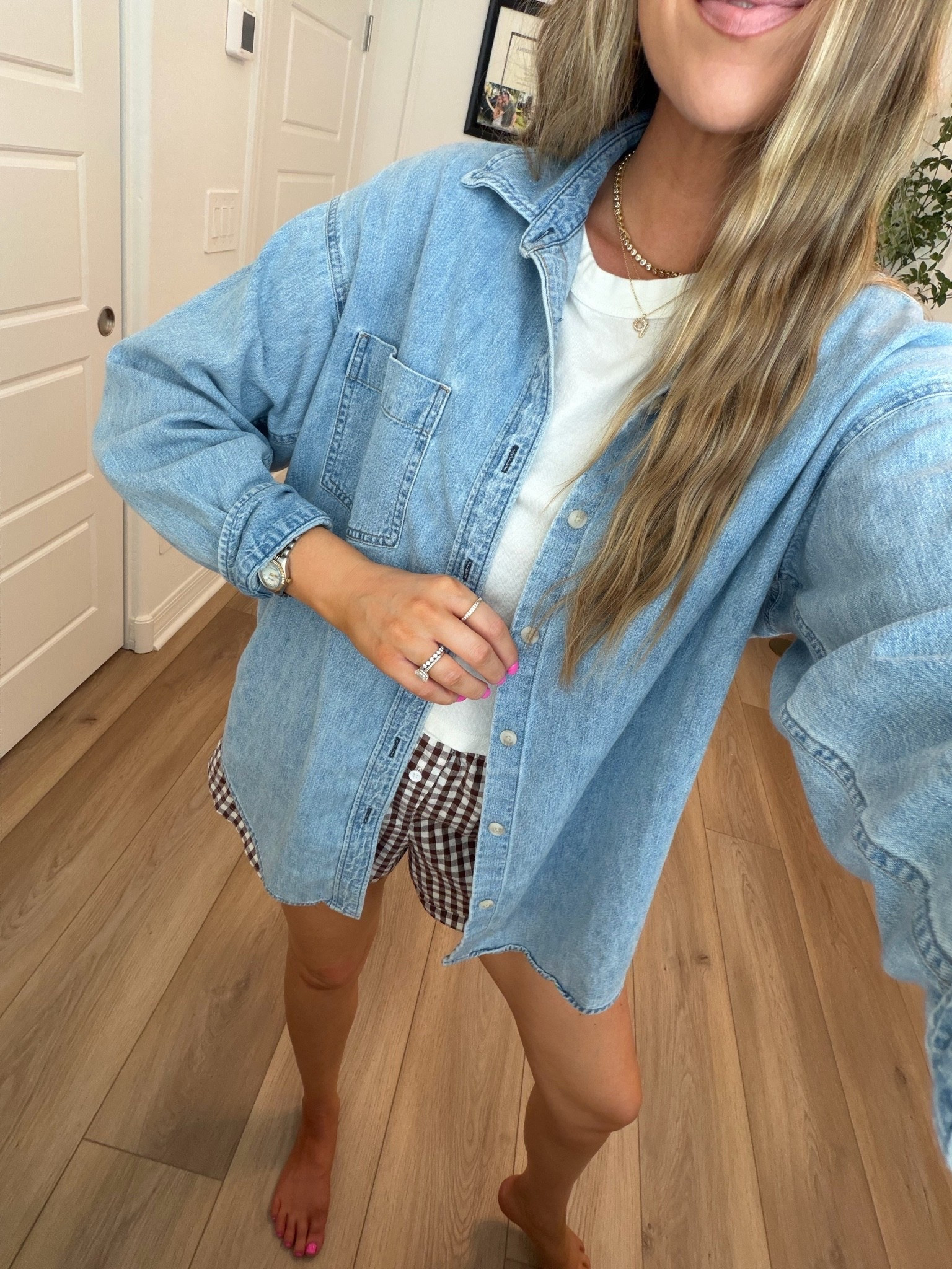 My favorite denim shirt ever!! It’s an oversized fit and I’m wearing a small
