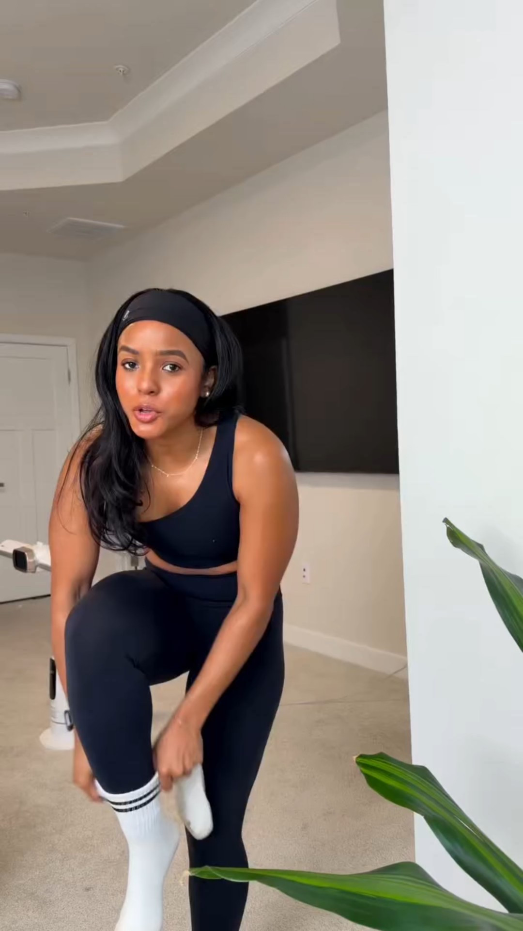 Day In The Life of Corporate WFH WAG (🥴 that’s a mouthful) lol seriously though I’m ALWAYS inside, so I’ve been making an extra concerted effort to get out and about but this weather has really been cramping my style and outfits! Thanks for sticking around for the chaos as I try to spend more time outside and let me know if you want to see how to suprise martinis came out 👀
Gym outfit and jacket:  @aritzia 
Jacket: @uniqlousa 
I linked everything that’s still available in my LTK in bio 🫶
#gymoutfits #ditl

#LTKdayinmylife #LTKootd