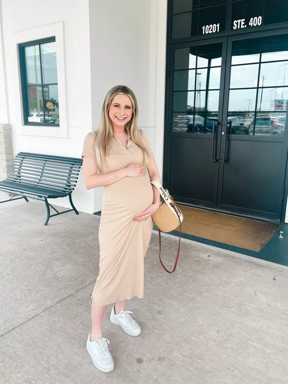 Cute Pregnancy Outfits for summer: casual summer pregnancy outfits