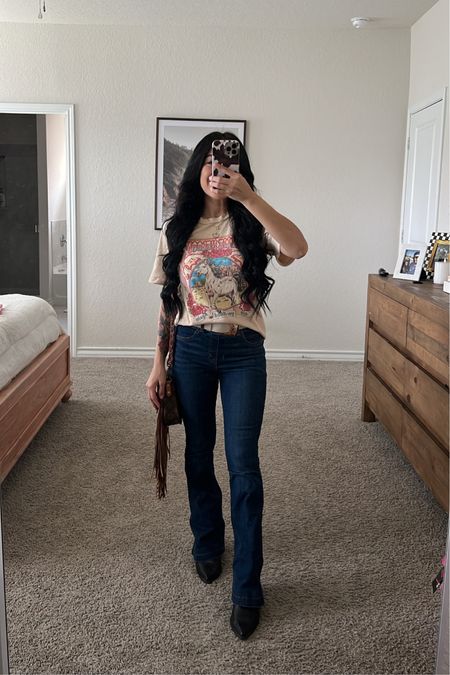 Casual western outfit 
Casual fit
Western wear 
Willie Nelson
Oversized tee


#LTKFind #LTKunder100 #LTKstyletip