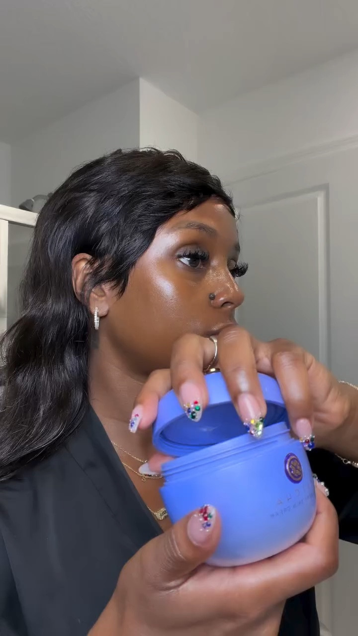 my glow routine is actually very simple…
hydrate, pray, and mind my business 🤍 and it’s all at @Sephora 

@tatcha - dewy skin cream 
@danessa_myricks - Yummy Skin Glow Serum shade Main Squeeze 
@lauramercier - Tinted Moisturizer Dewy in 5N Clay 
@tartecosmetics Blush Tape Liquid  Blush Cherry 
@urbandecaycosmetics Glow Finish Spray 
@lauramercier translucent loose setting powder shade medium deep 
@patrickta  Crème Contour and Powder Bronzer Duo shade - She’s defined 
@makeupforever Limitless Brown lip liner 
@maccosmetics powder blush Raizin Matte
@anastasiabeverlyhills Lip Gloss 
( White tube is top secret 🤫 😉)

#GRWM #CleanGirlAesthetic #SoftLife #GlowUp #NaturalBeauty