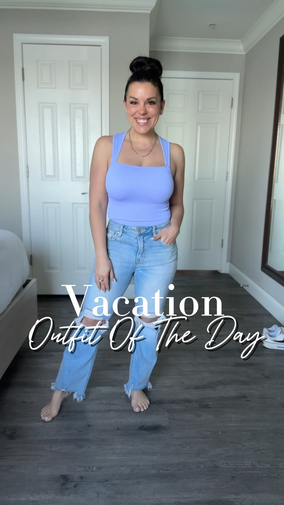 Comfy casual outfit of the day!! These viral slimming bodysuits are so good and these petite friendly jeans are a 10/10 💕