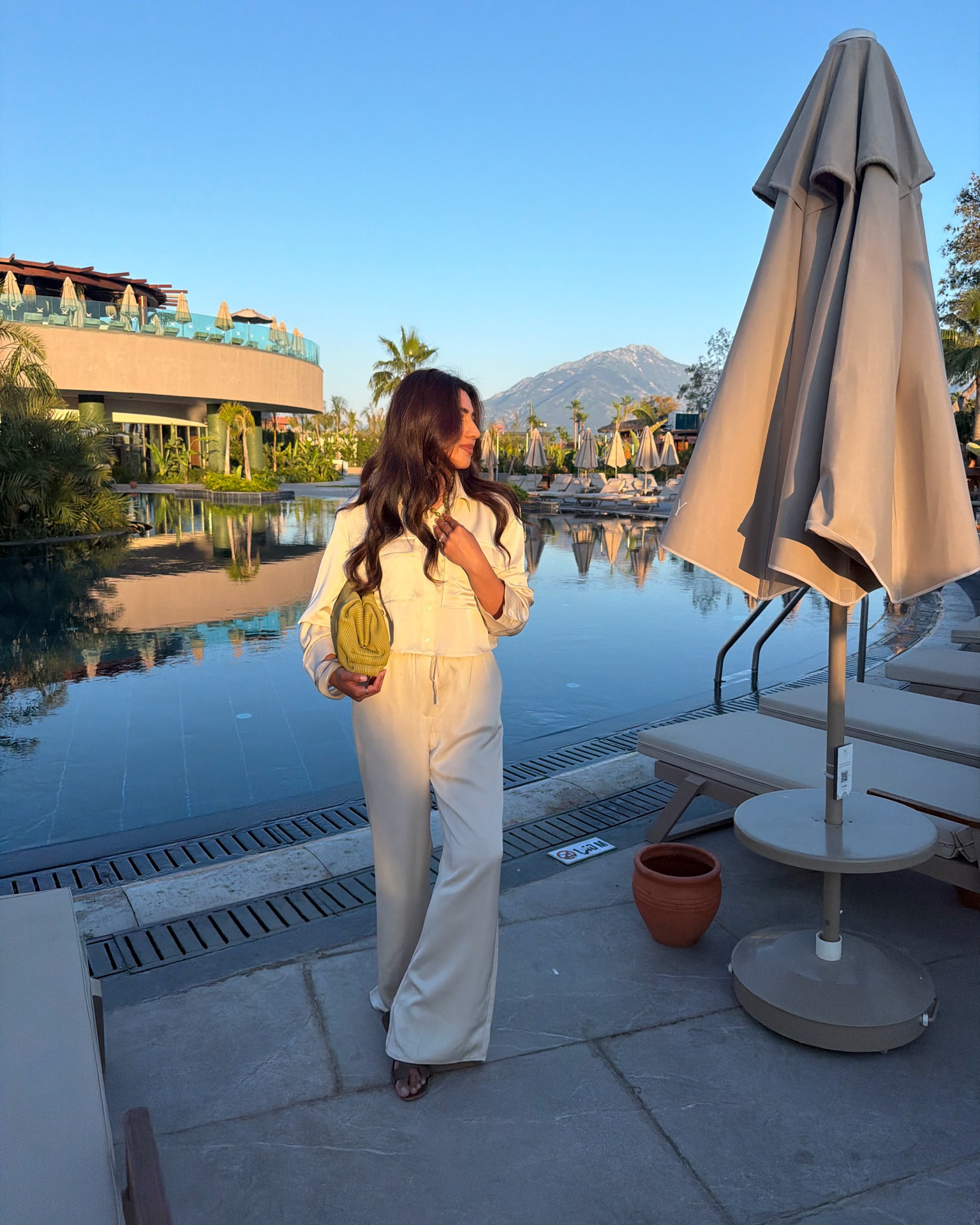 The perfect satin co-ord 🤍
The top is currently out of stock, but I’ve linked some gorgeous alternatives in the exact same shade.

I wear these satin drawstring trousers with so many different outfits they’re such a wardrobe staple. They come in a few colours, all linked for you. ✨

#LTKuk #LTKsummer #LTKeurope