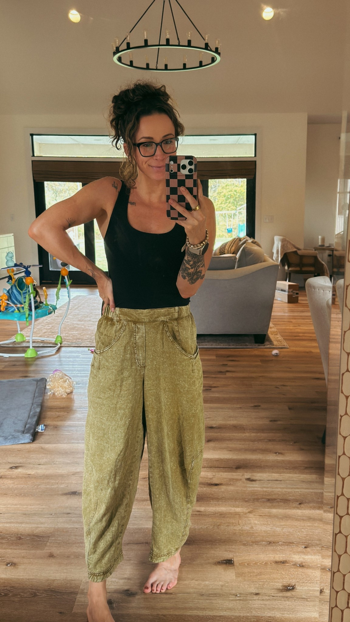 Cozy little wfh mom fit. These pants are WORTH EVERY PENNEY. I wear them regularly and they’re so cozy but elevated 