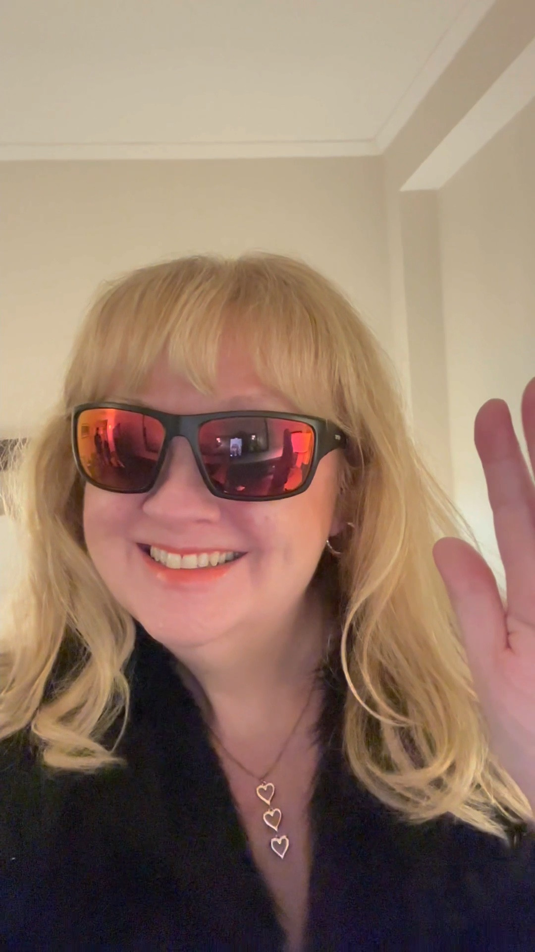 Heartless hair curler / haircare products 

.. used a heatless hair curler for the first time here on the way to Cuba .. and it turned out a treat !!

#heatlesshaircurler #haircare #livingproof 

#LTKbeauty #LTKluxury #LTKtravel