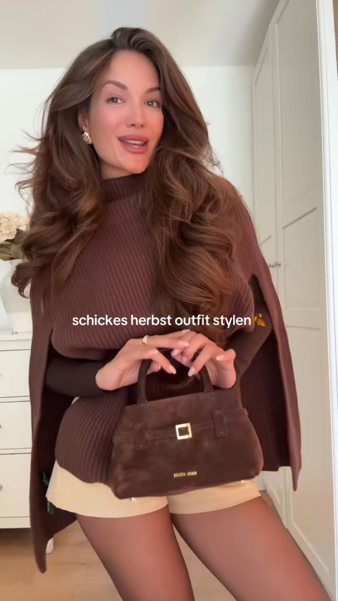 shorts: zara
bag: manu atelier
