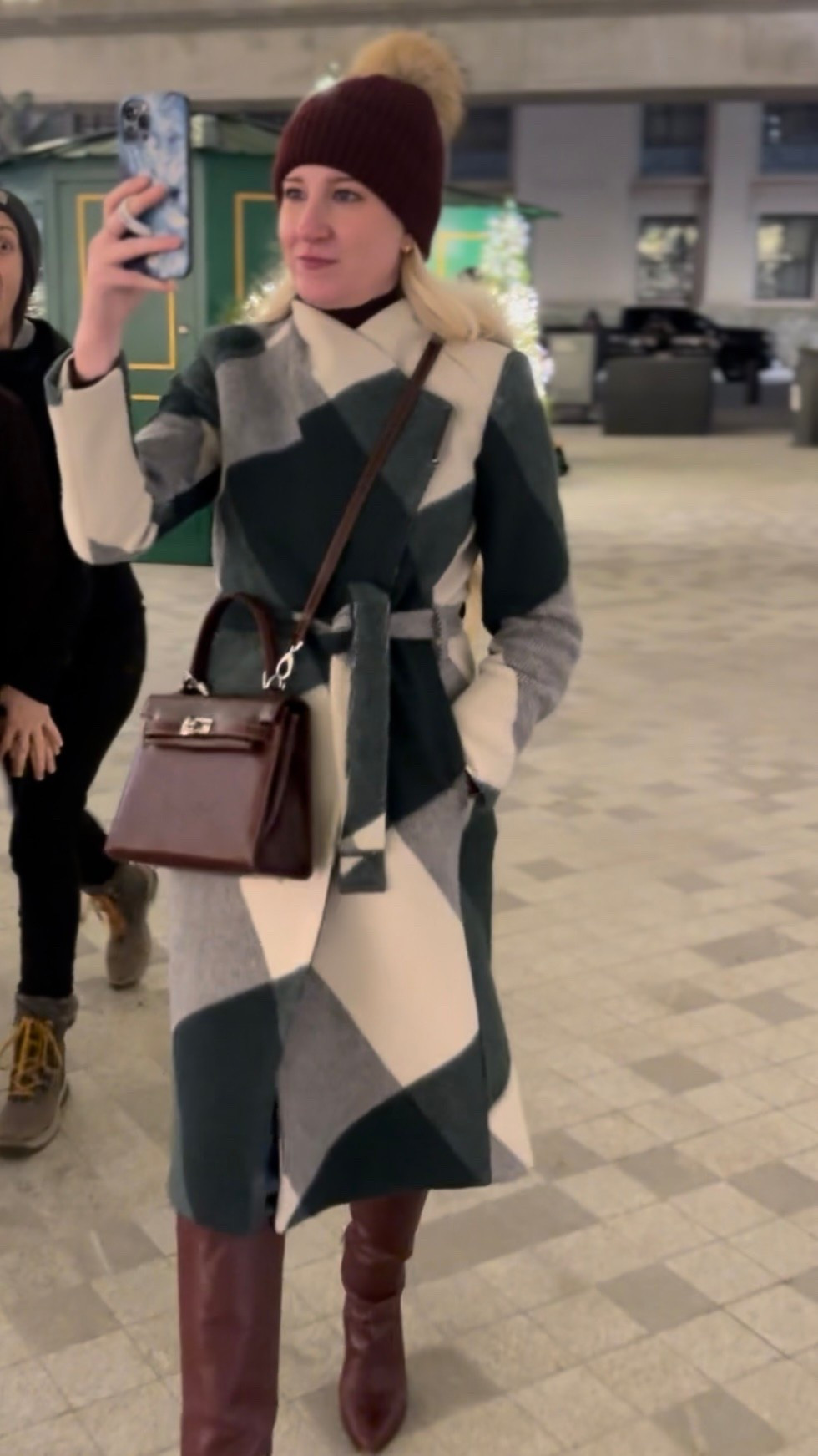 My favorite Ted Baker winter coat!! Such a classic and flattering style- I have it in this print and in the beige. 
•
Wearing a size 1
(There is a size 3 (us8) in stock on the Ted Baker website - can’t link. Rosetei Coat in Ivory)


#LTKSaleAlert #LTKootd #LTKSeasonal