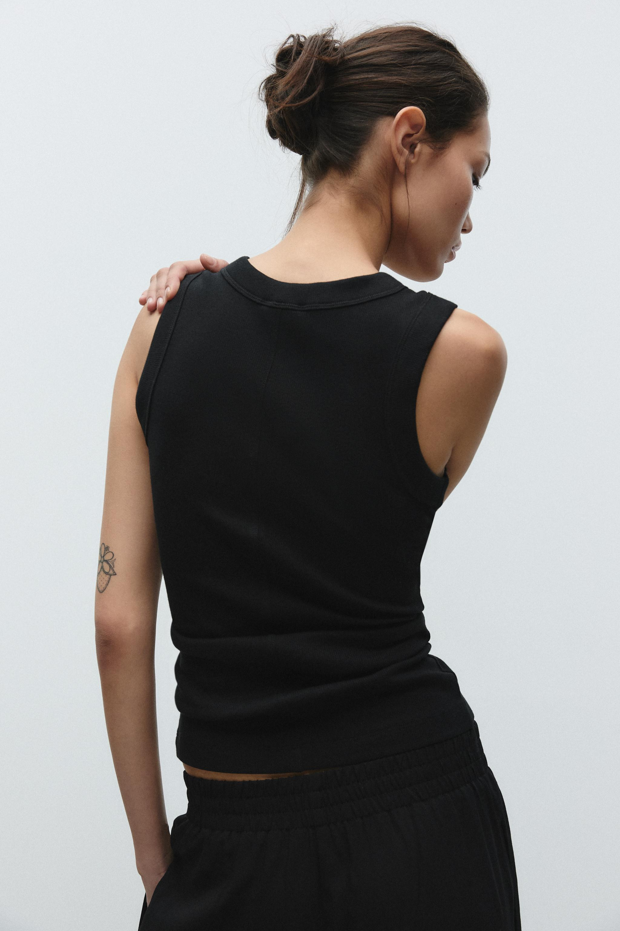 SLEEVELESS RIBBED T-SHIRT | Zara US