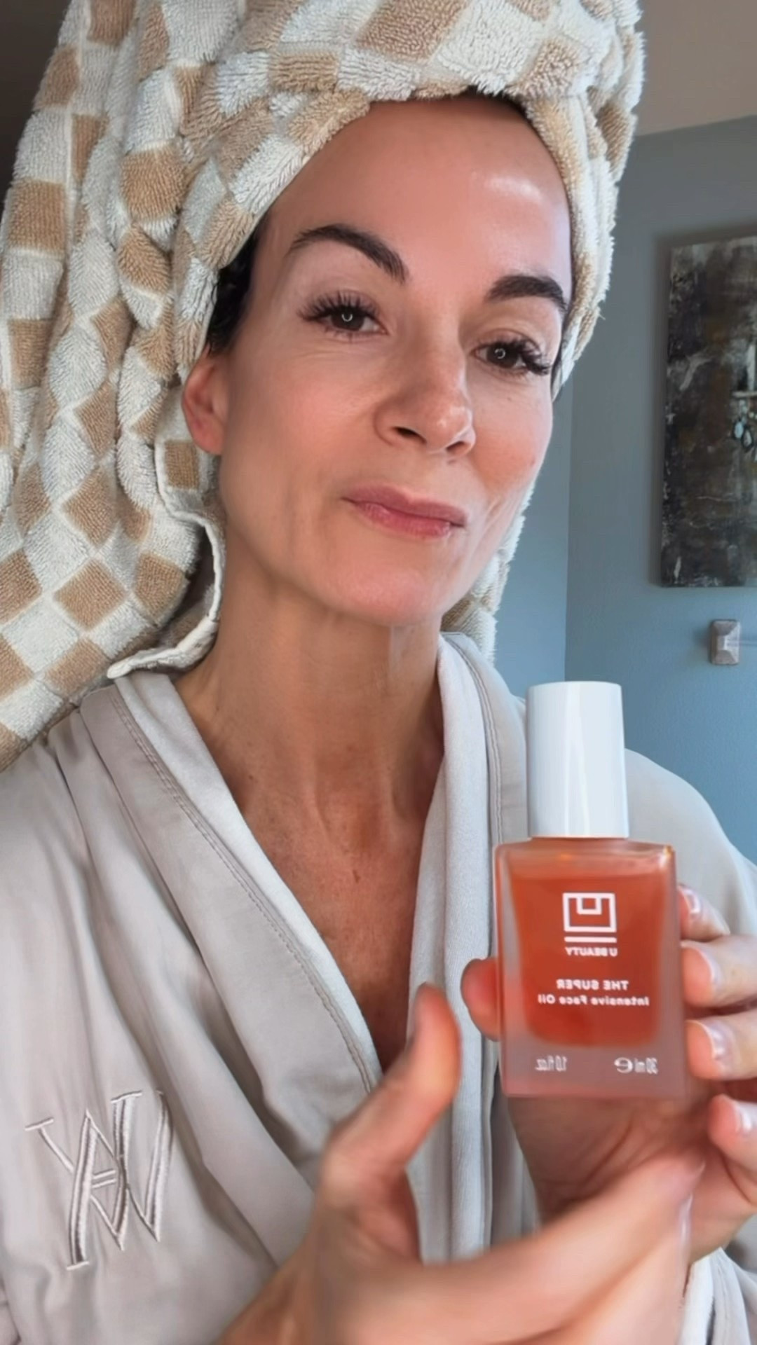 Post-shower, fresh-faced, glowing ✨💧
A few drops of this face oil + a swipe of the eye cream and my skin is immediately doing the most. The glow up continues and I’m telling you now — this serum is top notch.

Gifted goodies that actually deliver? We love to see it. Soft, hydrated, lit-from-within energy activated 💁🏻‍♀️

Use code NicoleColee for 20% off your first purchase and thank me later 😘

#NicoleColeeStyle #gifted #glowingskin #skincareroutine #selfcarevibes @ubeauty 



#LTKgrwm #LTKBeauty #LTKOver40