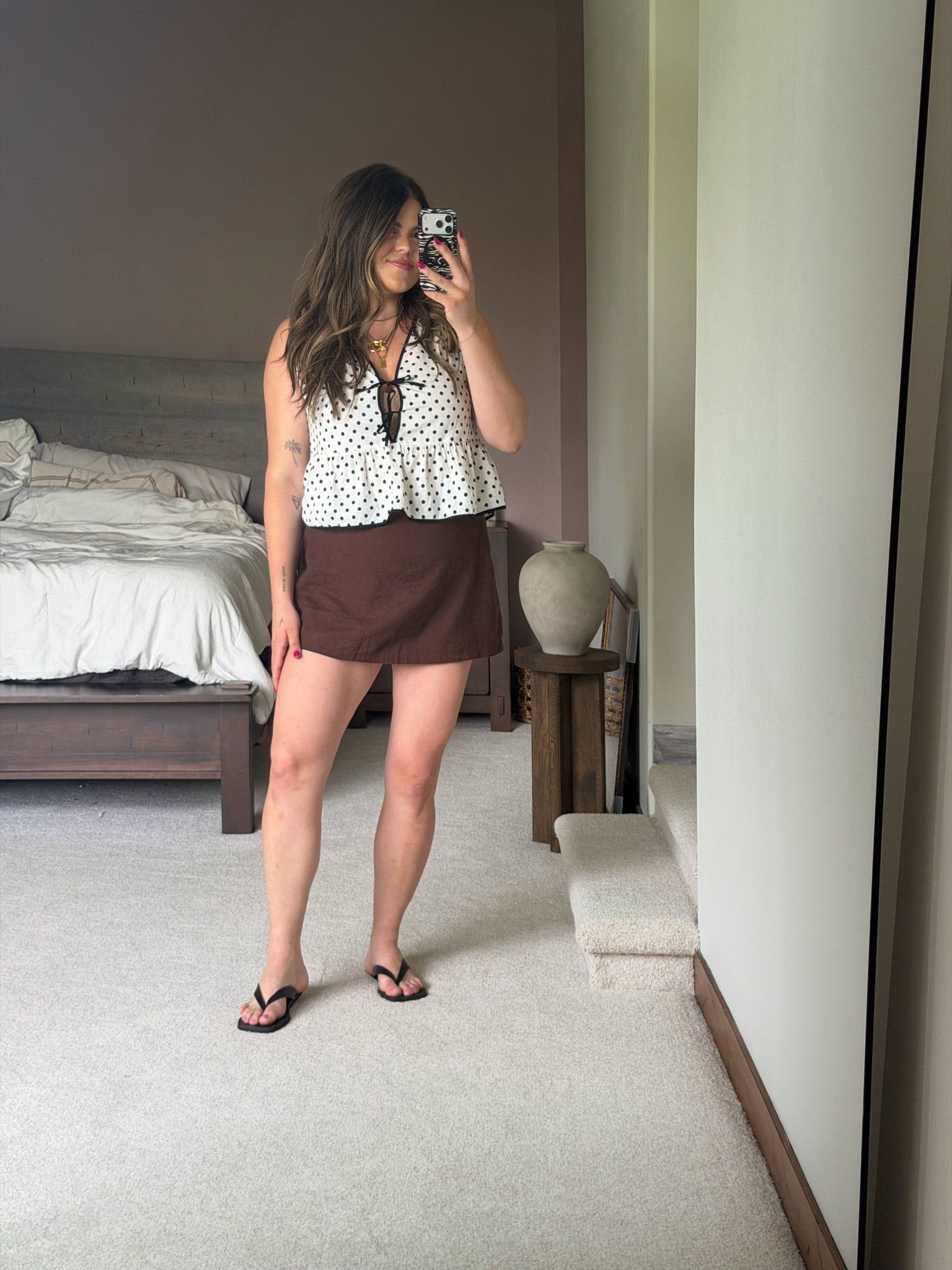 Summer outfit from old navy

Polka dot peplum tank large
Linen blend skirt size large 

Midsize, size 12, size 14, mom style, curvy outfit