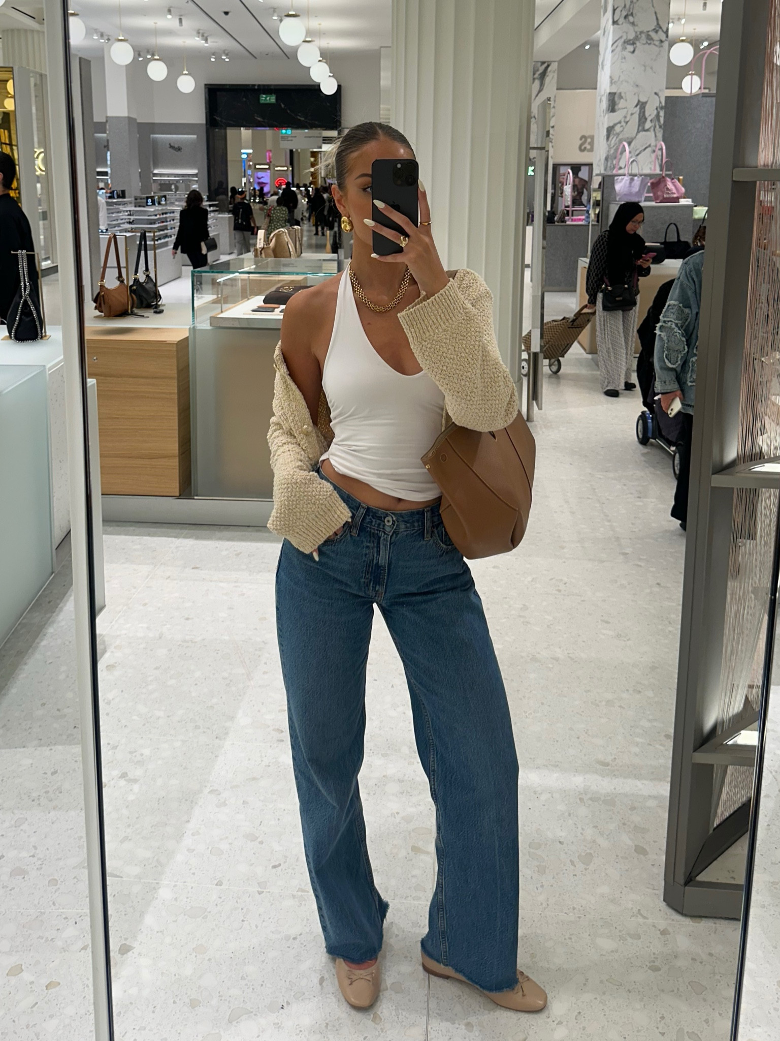 OOTD - Abercrombie jeans are 25% off with an extra 15% off. I wear a w26 long in them #AugustBrandSpotlight 

#LTKsale #LTKautumn