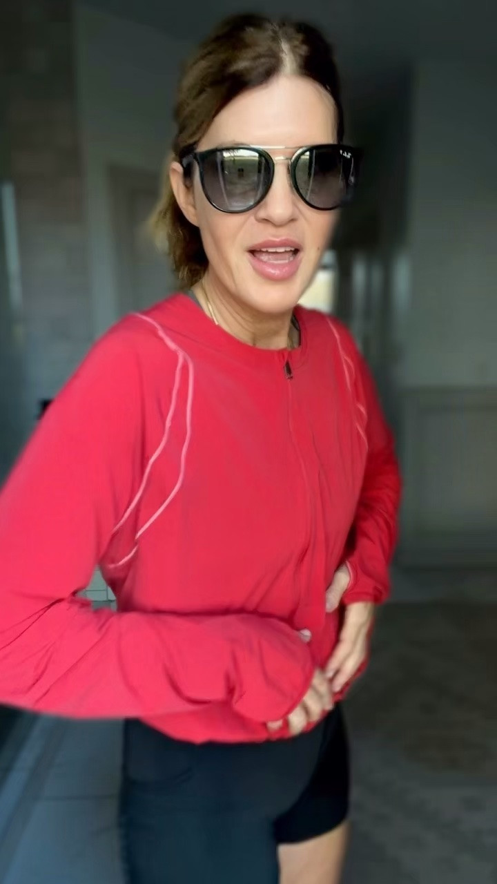 Morning workout! Love this Spanx run club jacket 
I’m in a size medium