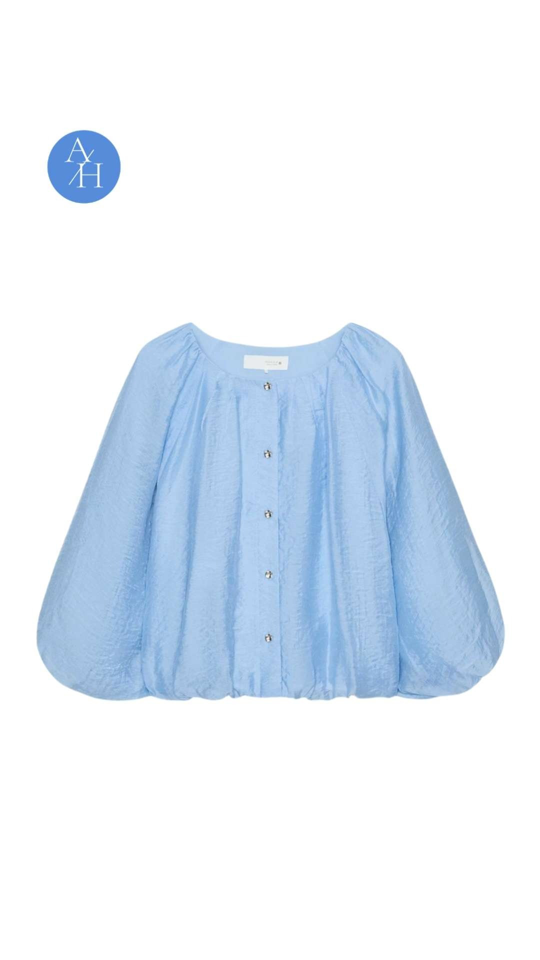 Best-selling flowing balloon blouse. 

 

#LTKootd #LTKOver40 #LTKTravel