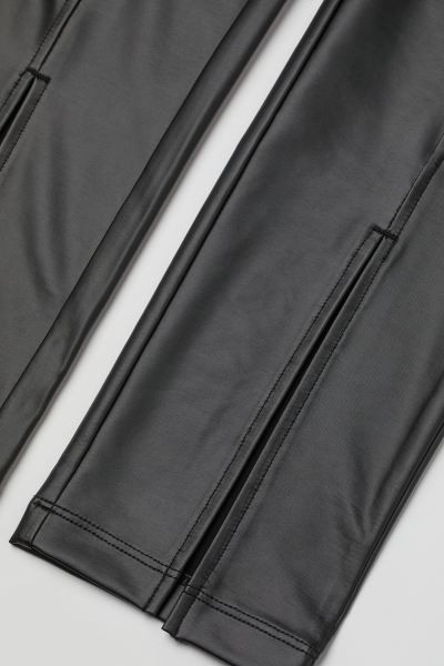 Slit-detail Leggings - Black/faux leather - Ladies | H&M US | H&M (US + CA)